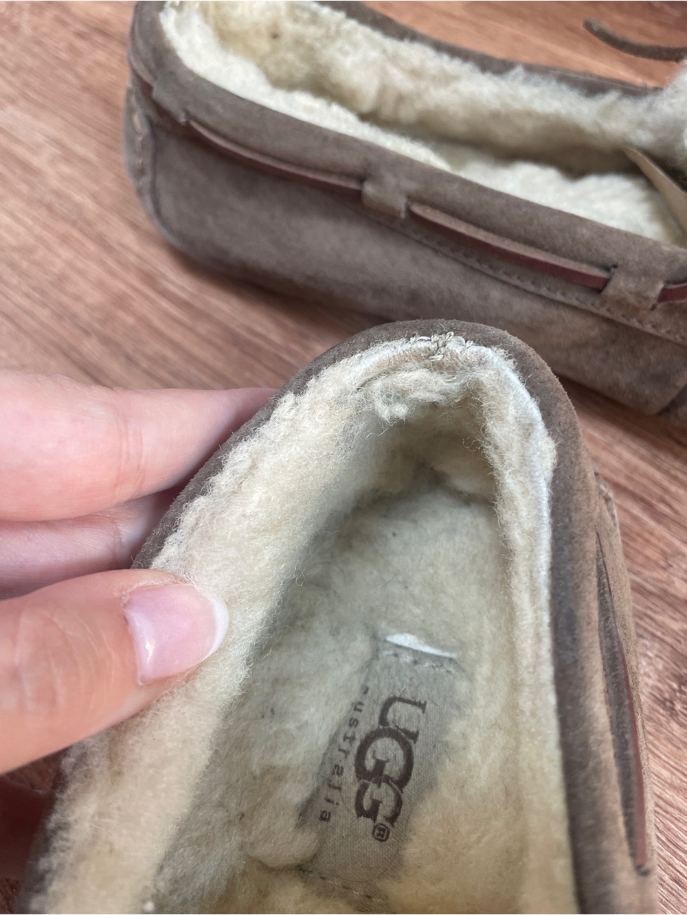 UGG Dakota Moccasins Slippers Brown Shearling Womens Size 9 - Picture 12 of 12